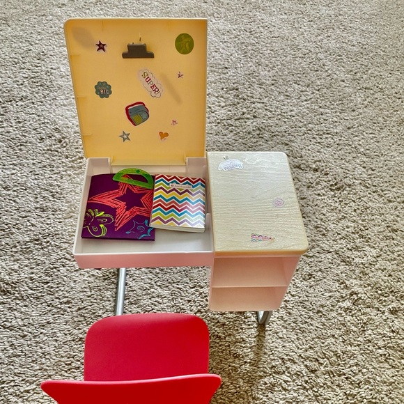 American Girl School Desk + School Lunch for 18” doll - Picture 6 of 8